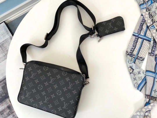 Frstbag ru LOUIS VUITTON DISTRICT 0810